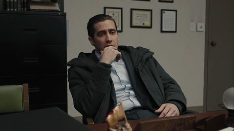 Jake Gyllenhaal as Detective Loki in Prisoners (2013) Detective Loki, Prisoners 2013, Movie Character Outfits, Roger Deakins, Jake G, Best Cinematography, Donnie Darko, Jake Gyllenhaal, Movie Characters