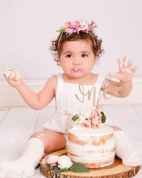 Boho Smash Cake Girl, Boho Theme First Birthday Photoshoot, Cake Smash Flower Theme, Pink Boho Smash Cake, Floral One Year Old Birthday Cake, Boho Floral Cake Smash, Boho Cake Smash, Girls First Birthday Cake, Pokemon Birthday Cake