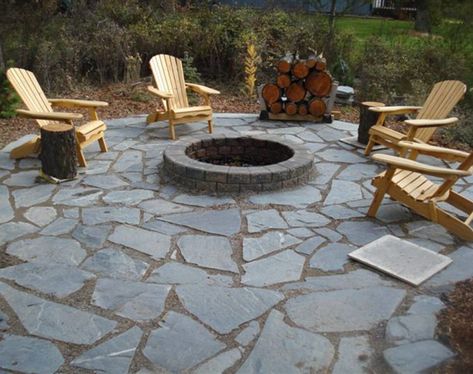 5 Easy DIY Landscaping Ideas With Flagstone Diy Stone Patio, Flagstone Patio Design, Outdoor Fire Pit Designs, Fire Pit Landscaping, Stone Fire Pit, Flagstone Patio, Garden Fire Pit, Patio Landscaping, Fire Pit Patio