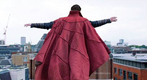 lichtblickpink on Twitter: "THANK GOD HE HAS A CLOAK OF LEVITATION. Doctor Strange - Sherlock crossover https://t.co/bqai9NHRzA #DoctorStrange… " Doctor Strange Cloak, Dr Strange Cloak, Dr Strange Costume, Cloak Of Levitation, Doctor Strange Benedict Cumberbatch, Strange Family, 70s Costume, Best Crossover, Stephen Strange