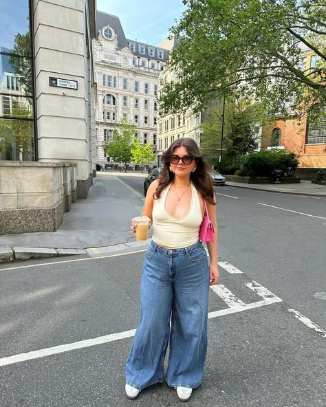 Outfit Inspired Midsize, Summer Ootd Midsize, Summer Street Style Midsize, Mid Size Celebrities, Y2k Midsize Outfits, Summer To Fall Transition Outfits Midsize, Size 12/14 Outfits, Outfit Inspo Summer Midsize, Summer Fits Curvy