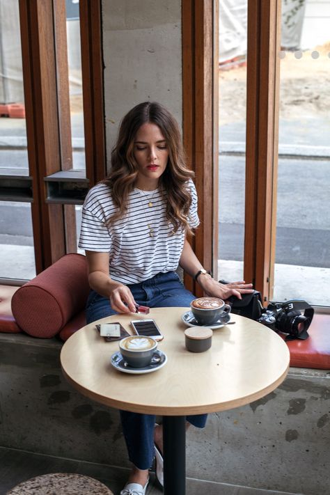 Striped Tshirt Outfits, Alex Hotel, I Ready, Affordable Outfits, Striped Tshirt, Parisian Look, Parisian Chic Style, Indigo Jeans, French Girl Style