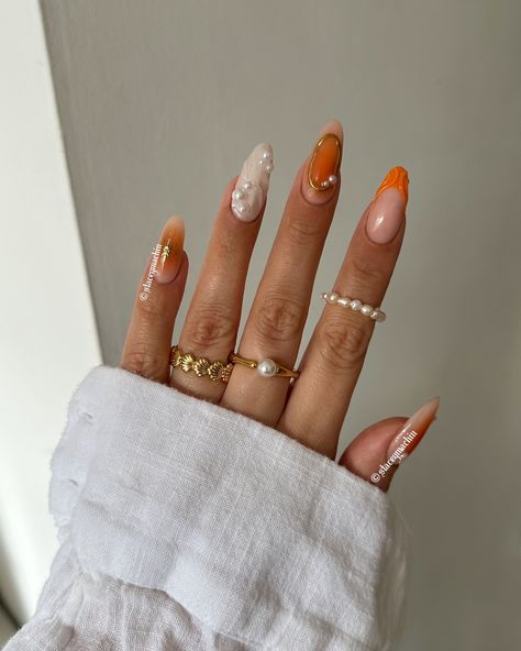 Summer orange 🍊🐚✨ Pearl Nail Designs, Orange Nail Art, Seashell Nails, Pearl Nail, Beachy Nails, Orange Nail, Classic French Manicure, Nail Design Inspiration, Creative Nail Designs