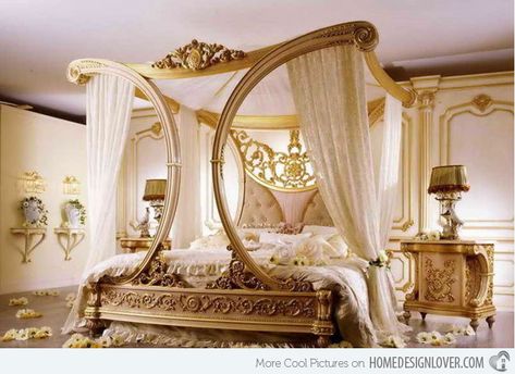 15 Romantic Bedroom Ideas for an Intimate Ambiance Romantic Bedroom Colors, Idea Bilik Tidur, Reka Bentuk Bilik Tidur, Hiasan Bilik Tidur, Canopy Bedroom, Shabby Chic Bedroom, Versace Home, Romantic Bedroom, W Hotel