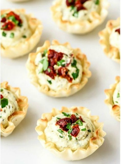 Appetizer Bar, Cup Appetizers, Best Holiday Appetizers, Party Bites, Appetizer Bites, Finger Food Appetizers, Holiday Appetizers, Party Food Appetizers, Healthy Appetizers