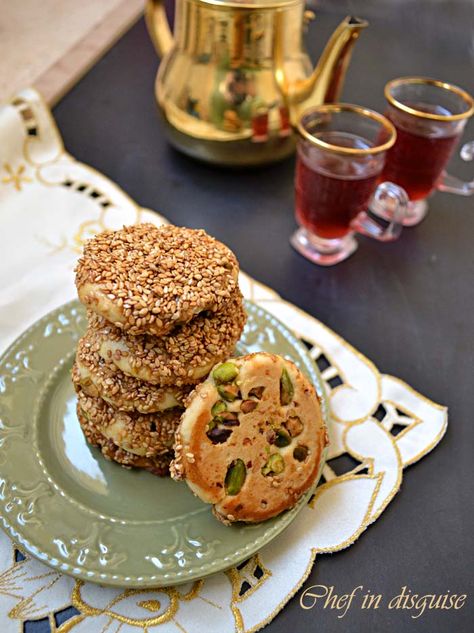 Honey Pistachio, بيتي فور, Middle Eastern Sweets, Arabic Sweets Recipes, Lebanese Desserts, Sesame Cookies, Arabic Desserts, Syrian Food, حلويات عربية