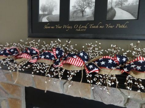 Summer Garland, Patriotic Garland, Memorial Day Decorations, Americana Crafts, Garland Ideas, Fourth Of July Decorations, Summer Mantle Decor, Patriotic Crafts, Diy Summer