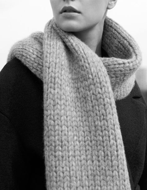 Simple Knitted Scarf, Mens Knitted Scarf, Scarf Photography, Knitting Scarf, Knitting Patterns Free Scarf, Scarf Knitting, Grey Scarf, Scarf Knitting Patterns, Black Scarf