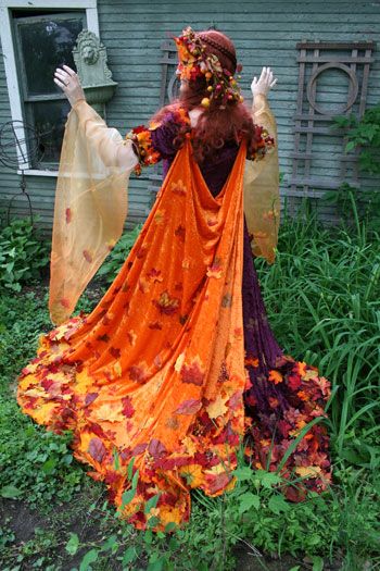 Autumn Costume Ideas, Earth Fairies, Autumn Halloween Costume, Autumn Costume Kids, Nature Goddess Costume, Fairy Cape, Autumn Leaf Dress, Autumn Costume, Autumn Fae