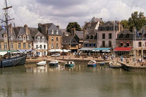 The picture perfect port town of Auray Brittany : The Good Life France Architecture Market, Environment Photography, Adventurer's Guild, Port Town, Planet Coaster, Sea Port, Old Port, City Pictures, City Landscape