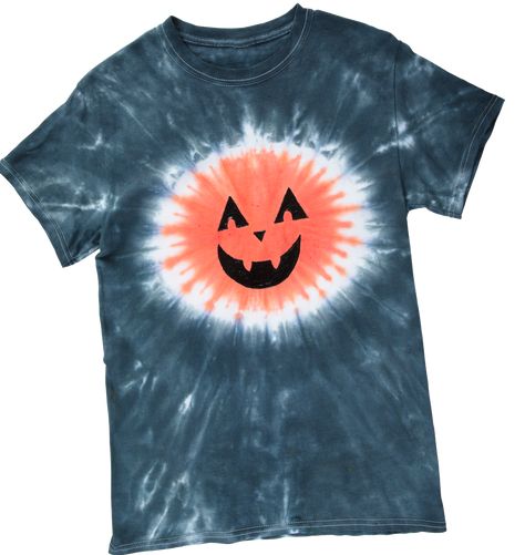 Tie Dye Your Summer | Jack-O-Lantern Tie-Dye Technique Pumpkin Tie Dye Shirt, Tie Dye Halloween Shirts, Halloween Tie Dye Shirts, Halloween Tie Dye, Tie Dye Designs Pattern, Halloween Sewing Crafts, Tulip Tie Dye, Tye Dye Patterns, Black Fabric Paint