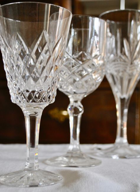 Crystal Cups Glasses, Art Deco Wine Glasses, Crystal Wine Glasses Vintage, Wedding Thrifted Glasses, Narnia House, Crystal Glasses Wedding, Vintage Crystal Glassware, Christmas England, Crystal Cups