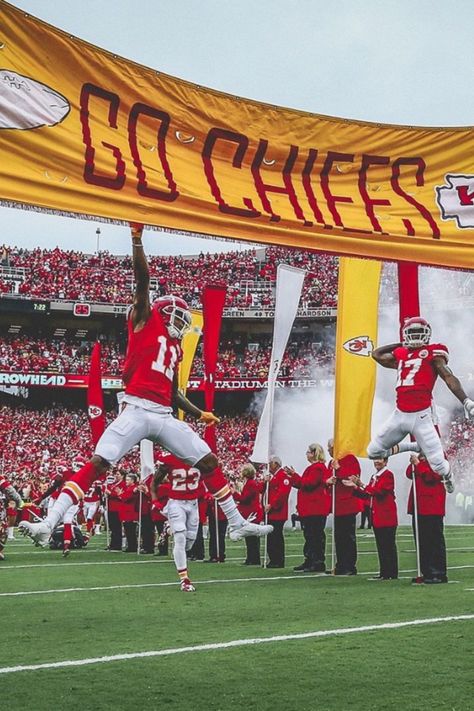 Kansas City Chiefs Aesthetic, Kansas City Aesthetic, Chiefs Aesthetic, Royal Background, Dope Pics, Kansas Chiefs, Kc Football, Chiefs Kingdom, Kansas City Chiefs Football