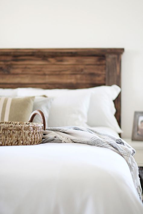 Diy Farmhouse Headboard, Diy King Size Headboard, Diy King Headboard, Headboard King Size, Diy Bed Headboard, Diy Wood Headboard, Headboard Projects, Farmhouse Headboard, Live Simple