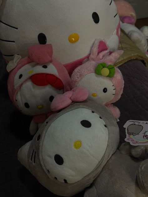 Stuff Animals Plush Aesthetic, Images Hello Kitty, Charmmy Kitty, Hello Kitty Accessories, Stuffed Animal Cat, Hello Kitty Art, Hello Kitty Pictures, Hello Kitty Plush, Girly Accessories