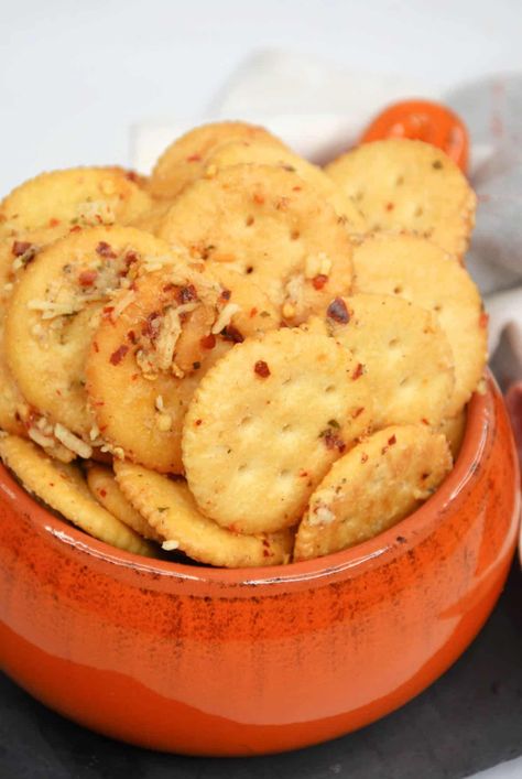 Ranch Ritz Crackers Ranch Crackers, Crackers Appetizers, Ritz Cracker Recipes, Campbells Recipes, Cracker Recipe, Crackers Recipe, Snack Mix Recipes, Cracker Snacks, Recipes Appetizers And Snacks