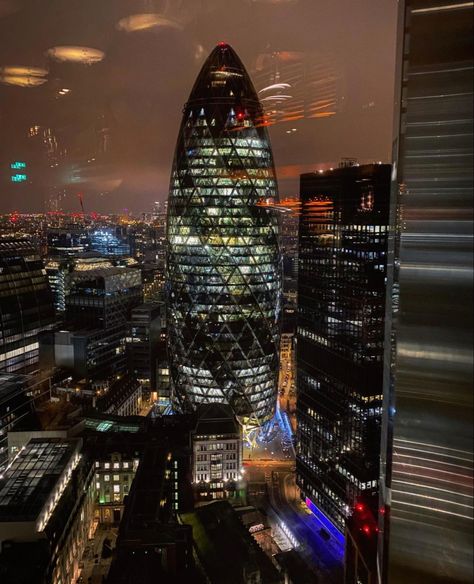 Skyline of The City of London, the view from City Social resturant. The Shard London, London View, The Shard, City Of London, London Skyline, Financial District, St Mary, Night Aesthetic, London City