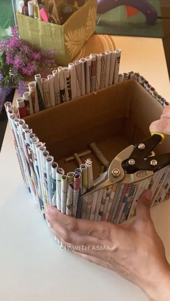 Diy Cardboard Organizer, Cardboard Organizer, Newspaper Crafts Diy, Idee Cricut, Diy Crafts Love, Cardboard Crafts Diy, Cardboard Box Crafts, Easy Diy Room Decor, Organizer Ideas