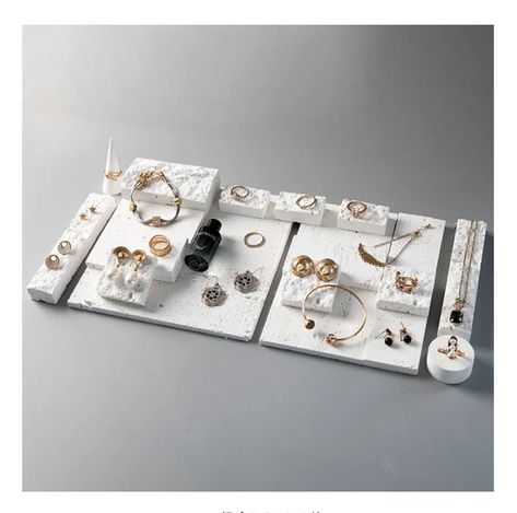 Jewelry Display Retail, Display Craft Fair, Slate Jewelry, Display Retail, Wood Jewelry Display, Grey Slate, Jewellery Exhibition, Earring Display Stands, Display Jewelry