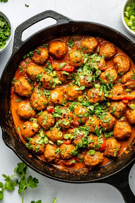 Red Curry Meatballs Thai Meatball Curry, Easy Thai Red Curry, Red Curry Meatballs, Curry Meatballs Beef, Meatball Curry, Thai Curry Meatballs, Red Curry Paste Uses, Thai Meatballs, Thai Curry Sauce