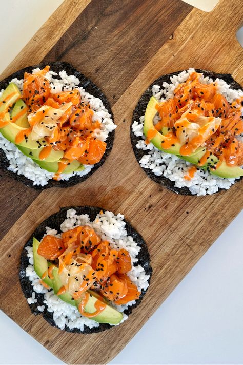 Fail-proof Sushi Tacos - Myriad Recipes Sushi Taco, Easy Sushi, Salmon Tacos, Marinated Salmon, Salmon Sushi, Vegan Sushi, Avocado Slices, Sushi Recipes, Sushi Rice