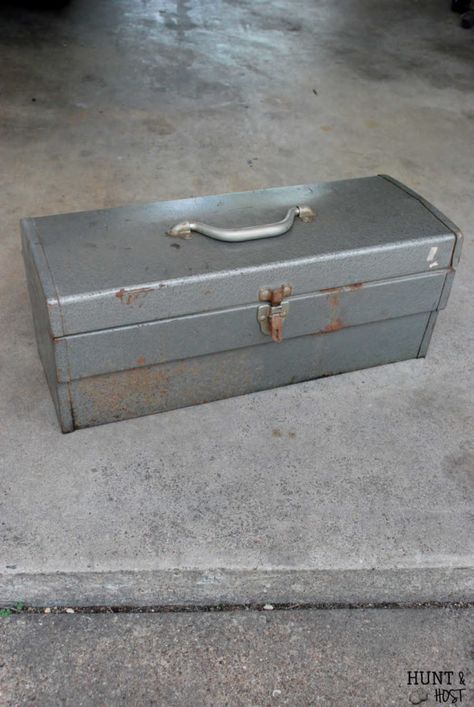 Old Toolbox Repurposed, Metal Toolbox Repurposed, Repurposed Metal Tool Box Ideas, Tool Box Makeover, Old Tool Box Decor Ideas, Toolbox Ideas, Old Tool Boxes, Metal Cart, Metal Tool Box