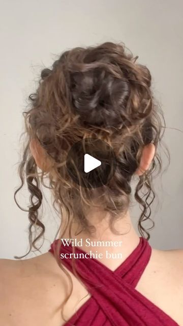 Curly Updos For Medium Hair, Short Curly Hair Updo, Naturally Curly Hair Updo, Curly Hair Up, Updo Curly, Curly Hair Ponytail, Curly Bun Hairstyles, Medium Length Curly Hair, Curly Updo