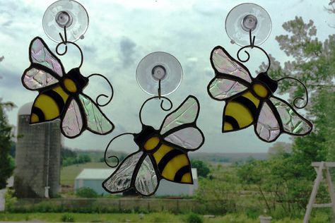 Handmade Stained Glass Bee Suncatcher L'art Du Vitrail, Honey Bee Decor, Stained Glass Angel, Glass Frog, Large Feathers, Stained Glass Butterfly, Glass Butterfly, Bee Decor, Stained Glass Projects