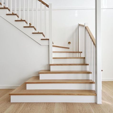 No Railing Staircase, Stairs With Support Post, Tassie Oak Flooring, White Oak Stair Railing, White And Wood Stairs, Casper White Quarter, Scandinavian Stairs, Pine Staircase, Balustrade Stairs