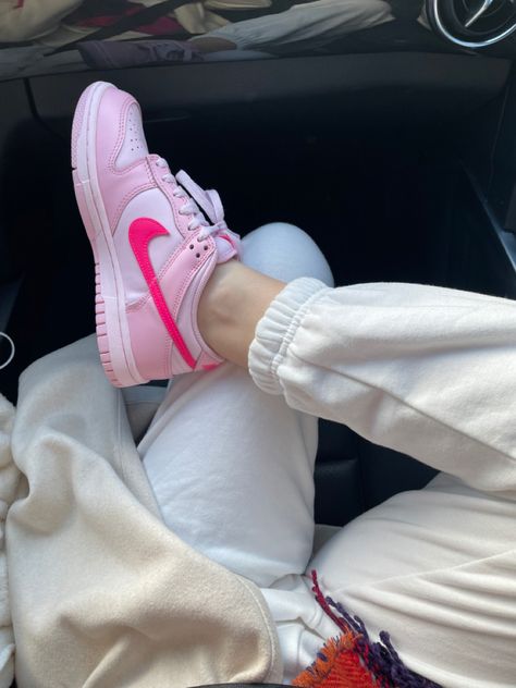 Nike Dunk Low Triple Pink Outfit, Triple Pink Nike Dunks Outfit, Nike Dunk Low Pink Outfit, Pink Nike Dunks Outfit, Nike Triple Pink, Triple Pink Dunks Outfits, Pink Nike Shoes Outfit, Barbie Dunks, Pink Dunks Outfit