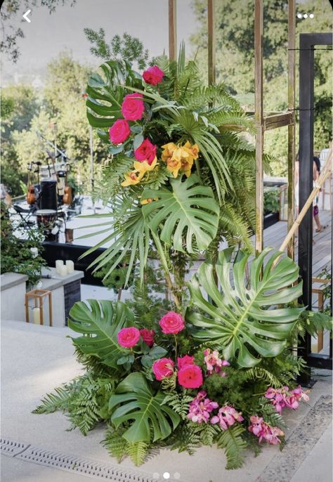 Tropical Party Entrance Decor, Tropical Back Drop Ideas, Polynesian Decorations Party, Luxury Luau Party, Luau Flower Centerpieces, Tropical Glam Decor Party, Hawaiian Floral Arrangements, Upscale Luau Party, Tropical Party Decorations Elegant