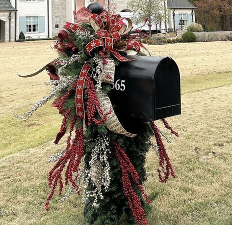 Fall Decorated Mailboxes, Decorated Mailboxes For Christmas, Mailbox Saddle Christmas, Mail Box Christmas Decor, Holiday Mailbox Decor, Decorate Mailbox For Christmas, Christmas Mailbox Decorations Diy, Mailbox Decorations For Christmas, Mailbox Christmas Decorations