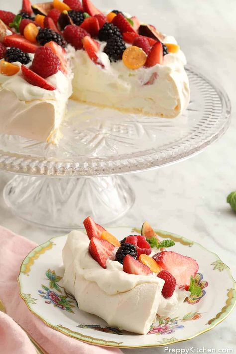 Preppy Kitchen Recipes, Pavlova Recipes, Cake Trifle, Mothers Day Desserts, Angel Food Cake Pan, Sweet Whipped Cream, Preppy Kitchen, Pavlova Recipe, Yum Recipes