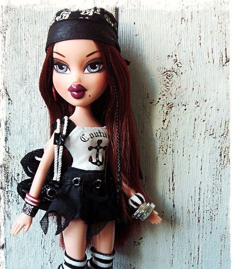 Bratz Roxxi treasures #bratzroxxi #bratztreasures #bratz #Bratzpassion4fashion #bratzdoll #bratzdolls Roxxi Bratz, Bratz Treasures, Bratz Core, Z Ro, 3 Friends, Bratz Doll, Game Character, Cd, Dolls