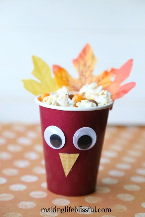 Thanksgiving Treat Cups for Kids | Making Life Blissful Thanksgiving School Party, Thanksgiving Turkey Treats, Turkey Cup, Fun Thanksgiving Crafts, Turkey Treats, Thanksgiving Snacks, Thanksgiving School, Gingerbread Gifts, Fun Fall Crafts