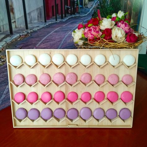 Macaroon Stand Display, Diy Macaron Stand, Macaroons Stand, Macaroon Display Ideas, Macaron Display Ideas, Macaroons Display, Macaroon Stand, Diy Party Props, Macaron Display