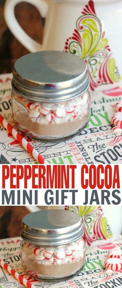 Peppermint Cocoa Mini Gift Jars. Cute, frugal gift idea! Mason jar filled with homemade hot cocoa powder topped with peppermint for a great giftable treat! Gift Mixes, Hot Cocoa Powder, Hot Chocolate In A Jar, Gift Jars, Peppermint Cocoa, Christmas Yummies, Hot Cocoa Gift, Peppermint Hot Cocoa, Jar Food