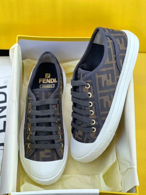 Fendi Sneakers Outfit, Wholesale Pallets, Women Hand Bags, Cute Converse Shoes, Simple Work Outfits, Fendi Top, Fendi Sneakers, Cute Converse, Sneaker Outfits Women