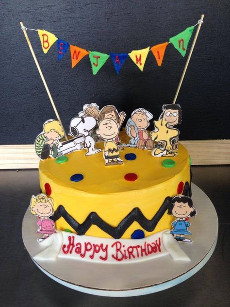 Benjamin's cake! Charlie Brown, Peanuts. Style by the Slice Peanuts Birthday Cake, Snoopy Bday, Charlie Brown Cake, Happy Birthday Charlie Brown, Boy Birthday Ideas, Charlie Brown Birthday, Peanuts Happy Birthday, Snoopy Birthday Cake, Charlie Brown Birthday Party