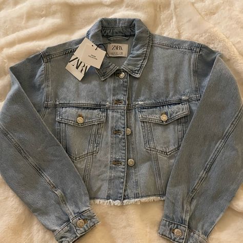 Cute Jackets For Women, Jean Jacket Cropped, Jean Zara, Zara Denim Jacket, Cute Jean Jackets, Zara Knitwear, Cropped Jean Jacket, Zara Jacket, Fashion Top Outfits