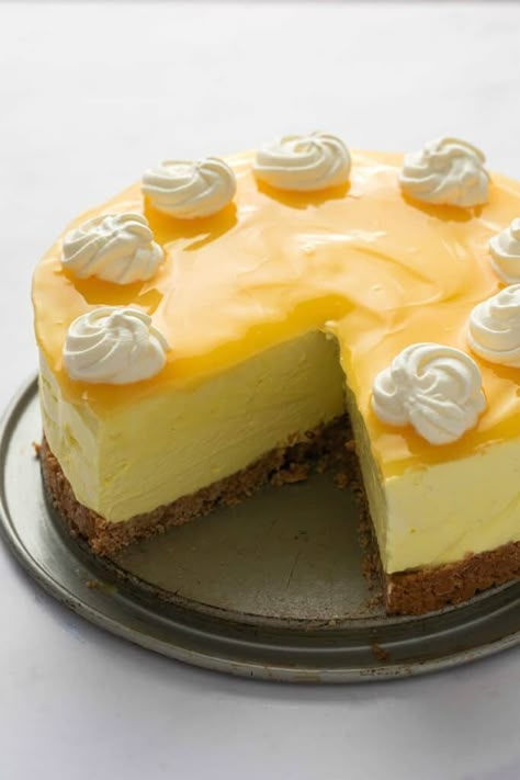 Keto Lemon Cheesecake is a delicious low carb dessert made with no sugar and no eggs! Smooth, rich, creamy, and made with 6 ingredients! 6” Cheesecake Recipe, Cheesecake Lemon, Desserts Lemon, Desserts To Impress, No Bake Lemon, Lemon Cheesecake Recipes, No Bake Lemon Cheesecake, Cheesecake Vegan, Lemon Cheesecake Bars