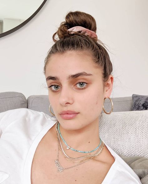 Taylor Hill on Instagram: “😊” How To Cover Pimples, Celebs Without Makeup, Victoria Secret Model, Taylor Marie Hill, All About Taylor Swift, Creamy Concealer, Taylor Hill, Model Aesthetic, Without Makeup