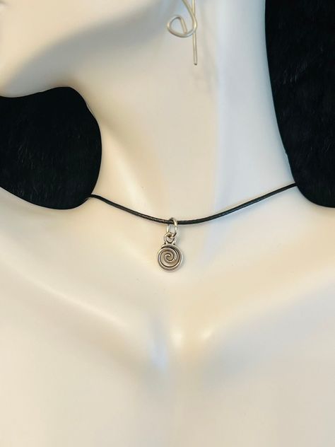 Black Cord Necklace Pendants, Black String Necklace, Choker Outfit, Black Necklaces, Swirl Necklace, Cord Necklaces, Spiral Jewelry, Cord Choker, String Necklace