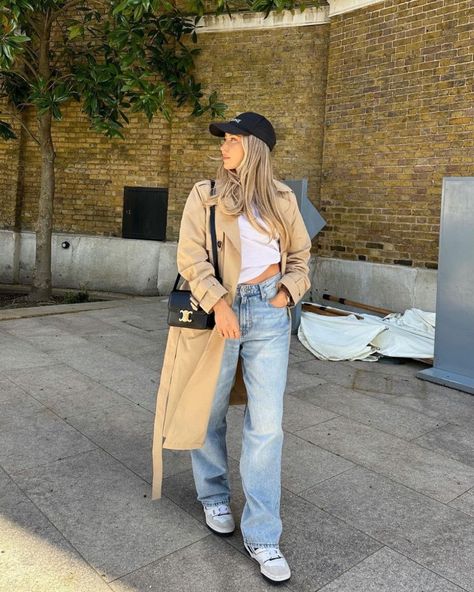 Celine Triomphe Bag Outfit, Minimal Outfit Winter, Celine Bag Outfit, Celine Triomphe Bag, Triomphe Bag, Bag Jeans, Celine Triomphe, Early Fall Outfits, Bag Outfit