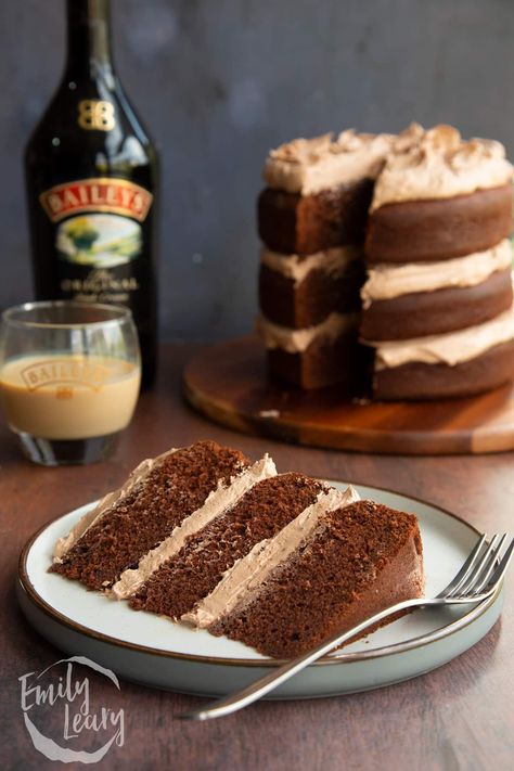 Coffee Baileys Cake, Bailey Cake Recipe, Bailey Chocolate Cake, Baileys Cake Recipe Irish Cream, Chocolate Baileys Cake, Baileys Chocolate Cake, Show Stopper Cakes, Baileys Cake Recipe, Cake With Liquor