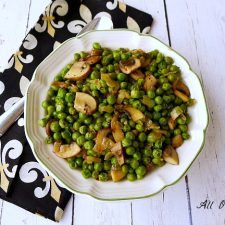 Italian Peas with Mushrooms - All Our Way Peas And Mushrooms, English Peas, Vegetable Side Dishes Recipes, Pea Recipes, Easy Delicious Recipes, Vegetable Sides, Frozen Peas, Side Recipes, Veggie Sides