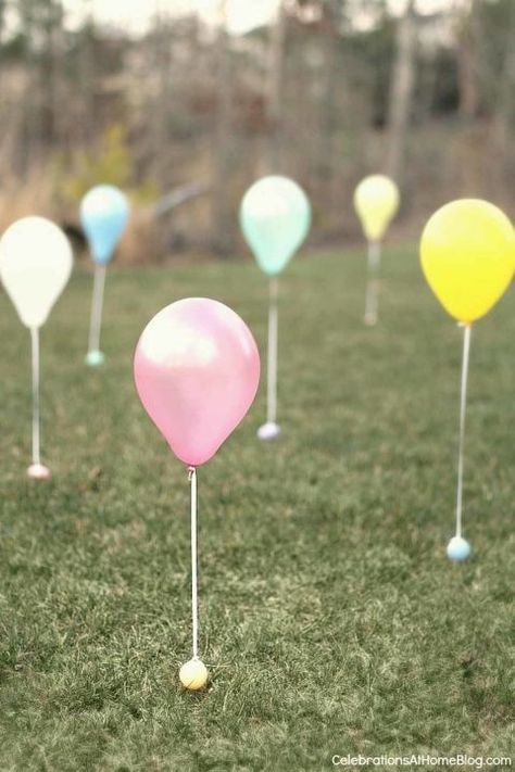 Everyone loves a good Easter hunt, but the kids will love it even more when balloons are attached to the plastic eggs. Plus, this makes it easy for little ones to play too. Click through for more fun Easter egg hunt ideas for kids and adults. Unique Easter Eggs, Creative Easter Eggs, Easter Hunt, Easter Games, Easter Birthday, Easter Inspiration, Toddler Easter, Easter Time, Easter Activities