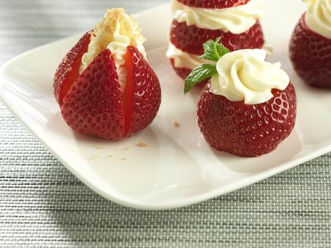 Cheesecake Filled Strawberries, Filled Strawberries, Mascarpone Whipped Cream, Whipped Cream Recipe, Recipes With Whipping Cream, Indulgent Food, 4th Of July Desserts, Gourmet Chef, Gluten Free Sweet