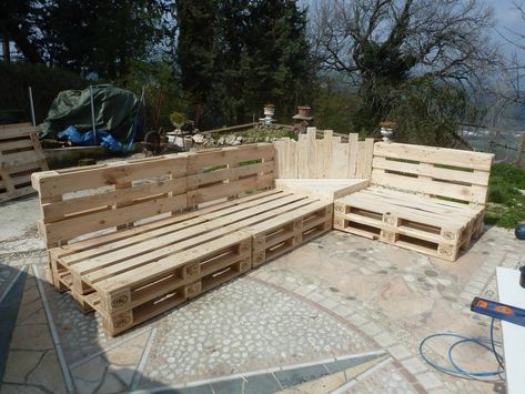 Outdoor Pallet Sectional, Furniture Made From Pallets, Garden Sets, Pallet Sectional, Pallet Dog Beds, Pallet Lounge, Made From Pallets, Build A Dog House, Outdoor Pallet