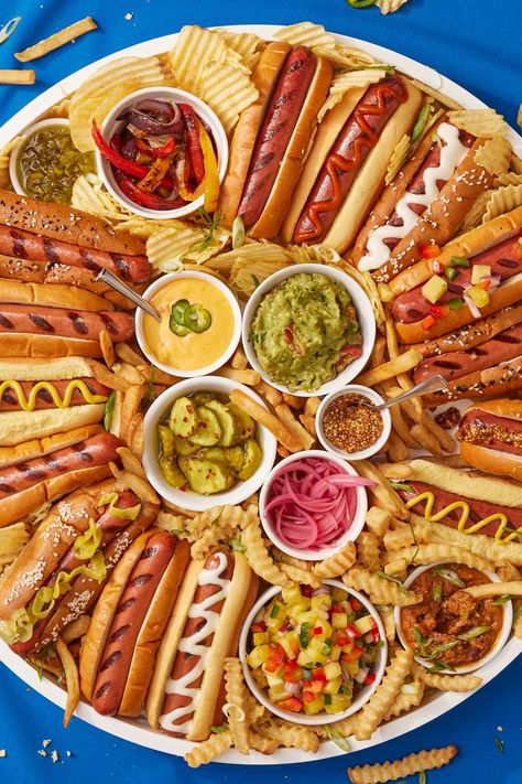 Hot Dog Board, 4th Of July Food Ideas, July Food Ideas, Hot Dog Party, Fourth Of July Recipes, Hot Dog Bar, Crispy French Fries, 4th Of July Food, Cheese Dog